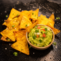 Tortilla Chips mit Guacamole